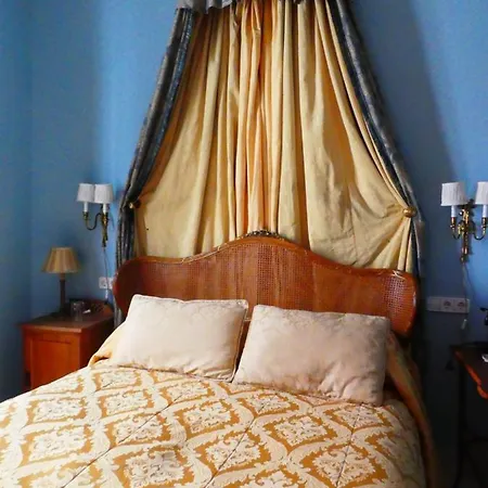 Palacio Del Virrey Laserna Проживання в сім'ї